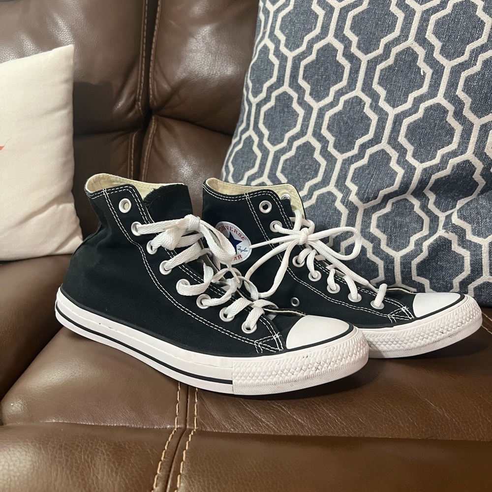 Converses Men’s 7.5, Women’s 9.5